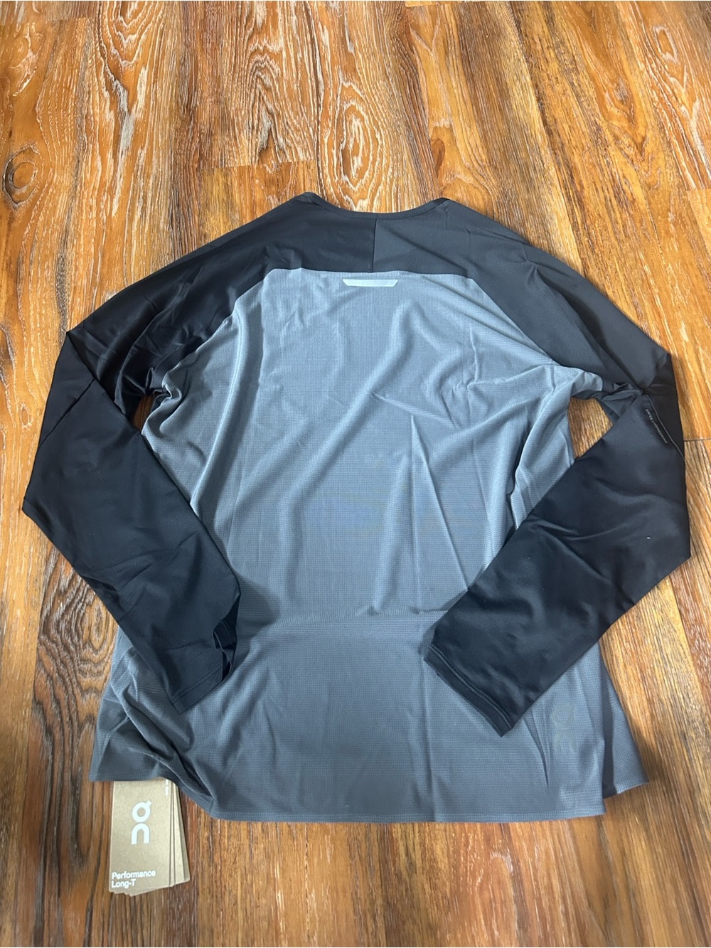 On Performance Longsleeve in Gray and Black - Picture 3 of 4